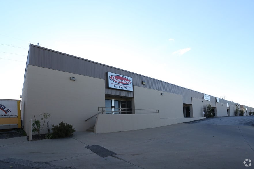 More Photos Of 7861-7871 Mastin Dr, Overland Park Warehouse For Lease