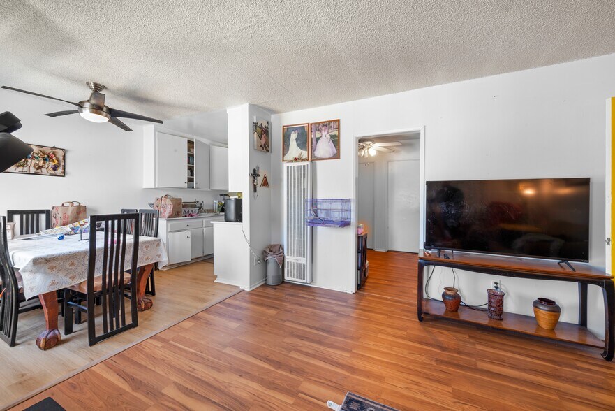 More Photos Of 2325 S Ridgeley Dr, Los Angeles Apartments For Sale