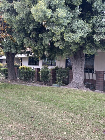 More Photos Of 220 S Akers St, Visalia Medical For Sale
