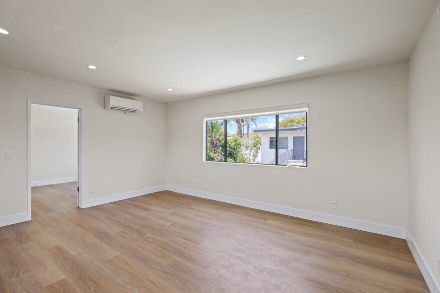 More Photos Of 2001 Penmar Ave, Venice Apartments For Sale