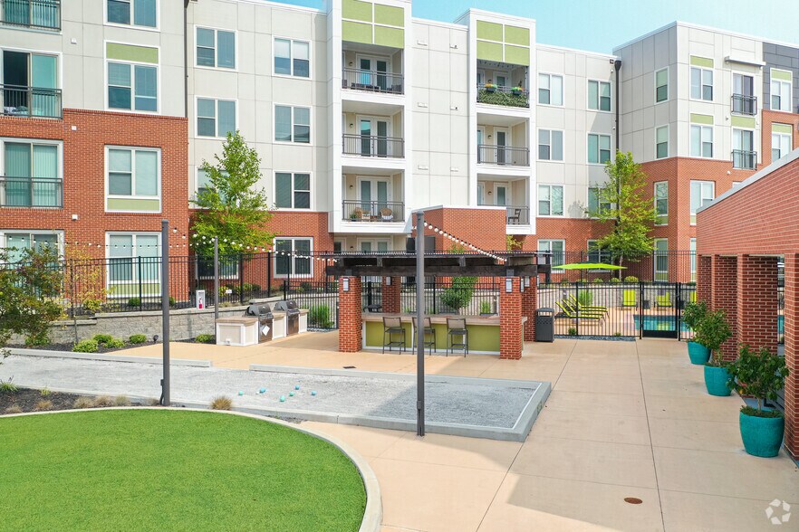 More Photos Of 1001 Old Olive Way, Creve Coeur Apartments For Lease