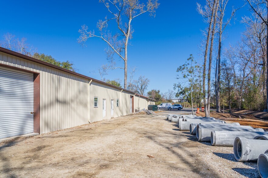 More Photos Of 1951 Dulsey Rd, Charleston Light Distribution For Lease