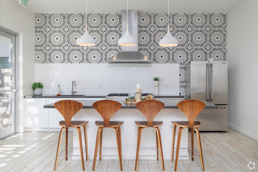 More Photos Of 3750 Main St, Riverside Apartments For Lease