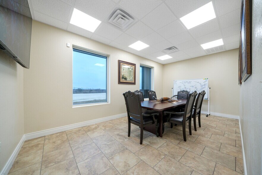 More Photos Of 200 N Yule Ave, Charlotte Office For Sale