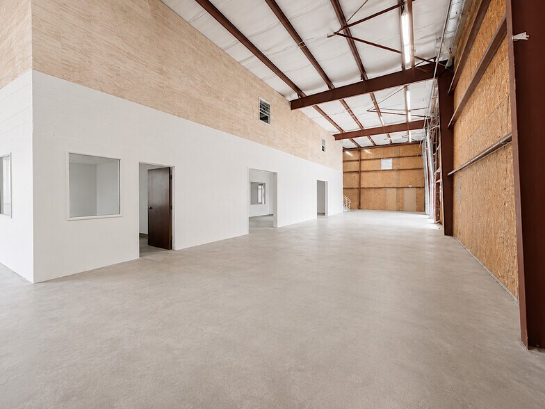 More Photos Of 3508 Wellsite Dr, Norman Distribution For Sale
