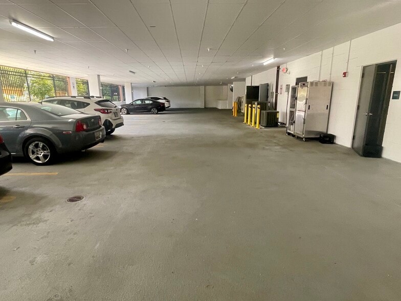 More Photos Of 141 West St, Annapolis Apartments For Sale