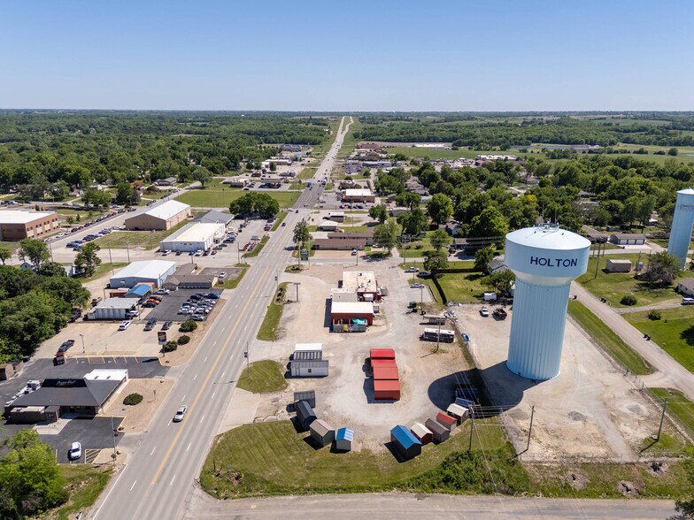 More Photos Of 601 Arizona Ave, Holton General Retail For Sale