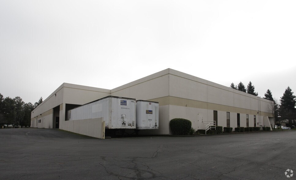 More Photos Of 1330 Redwood Way, Petaluma Warehouse For Lease