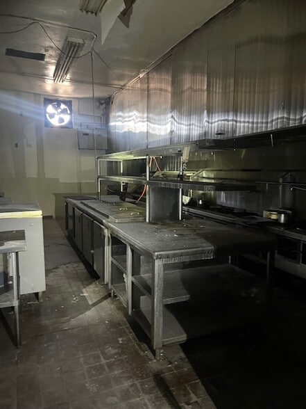 More Photos Of 17800-17812 Bellflower Blvd, Bellflower Restaurant For Lease
