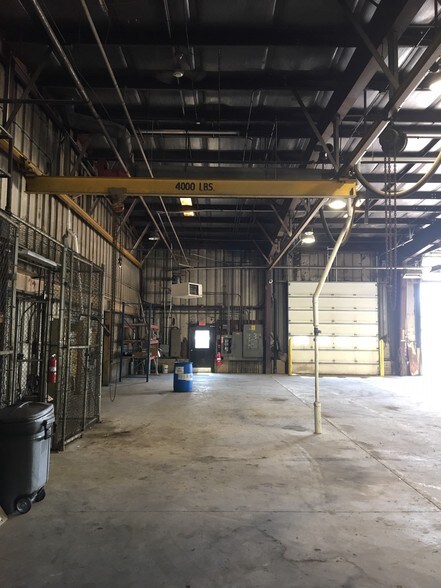 More Photos Of 2727 Transport Rd, Cleveland Flex For Lease