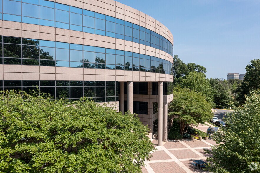 More Photos Of 3975 Fair Ridge Dr, Fairfax Office For Lease