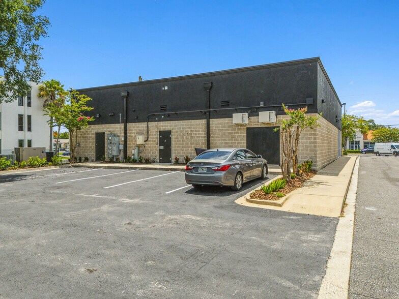 More Photos Of 3655 University Blvd W, Jacksonville Freestanding For Sale