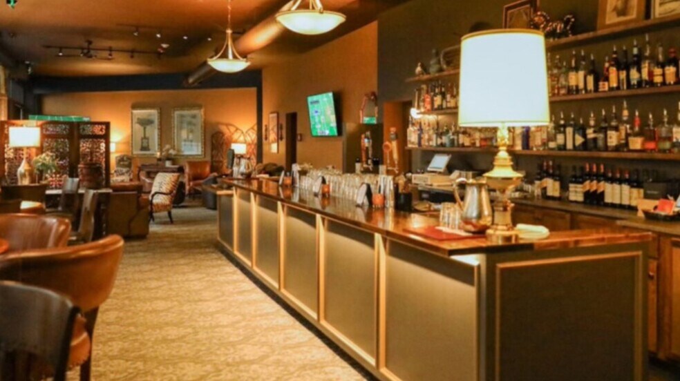 Primary Photo Of 35 W Sunset Way, Issaquah Restaurant For Lease