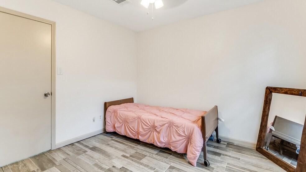 More Photos Of 5807 Old Lodge Dr, Houston Assisted Living For Sale