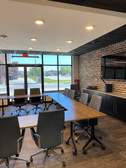 More Photos Of 1850 SW Plaza Shops Ln, Ankeny Storefront For Sale