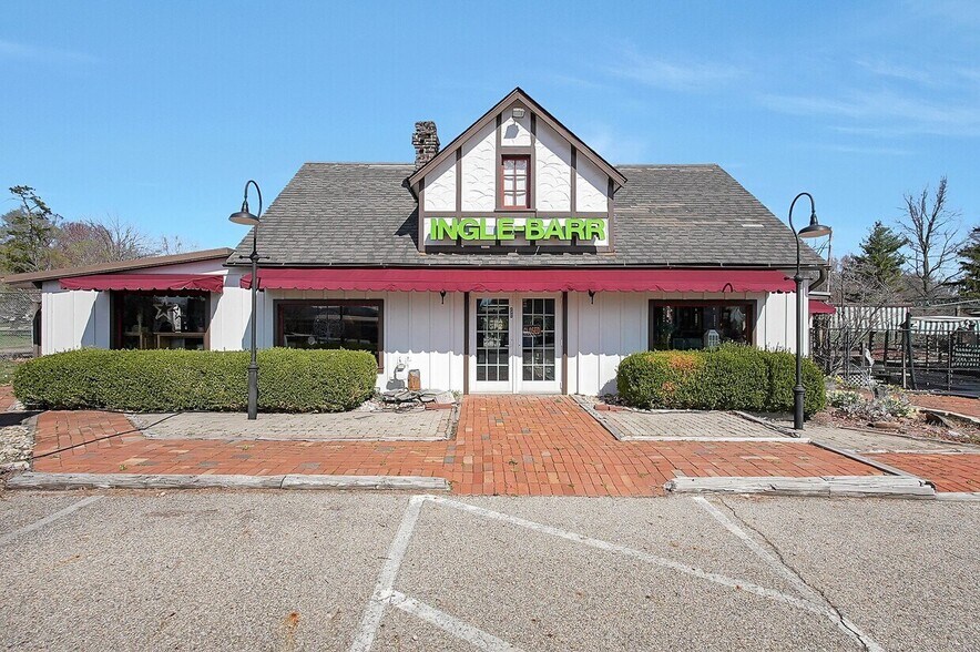 More Photos Of 1075 Western Ave, Chillicothe Garden Center For Sale