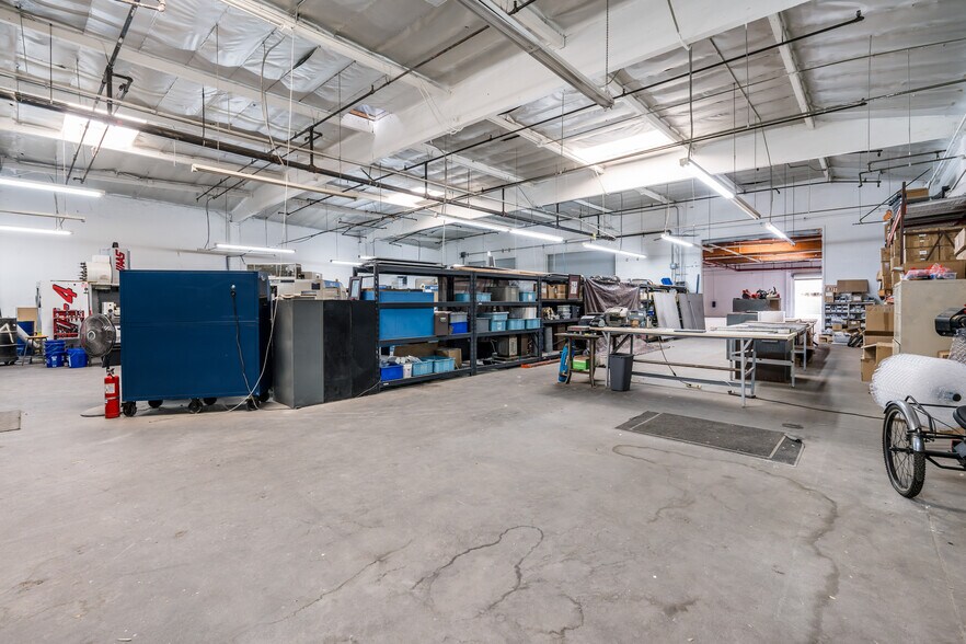 More Photos Of 19603 Figueroa St, Carson Warehouse For Lease