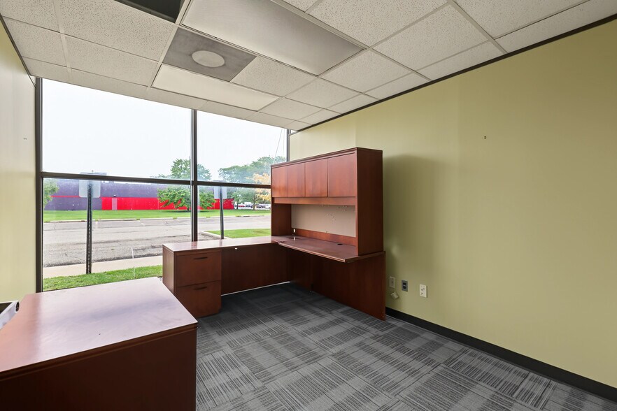More Photos Of 15201 Mercantile Dr, Dearborn Light Manufacturing For Sale