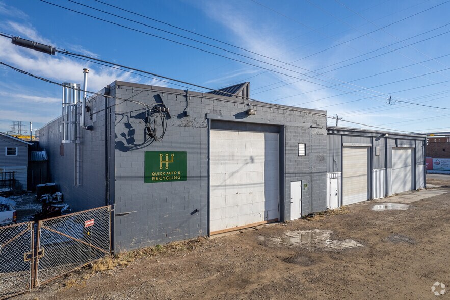 More Photos Of 4243 17A St SE, Calgary Service For Lease