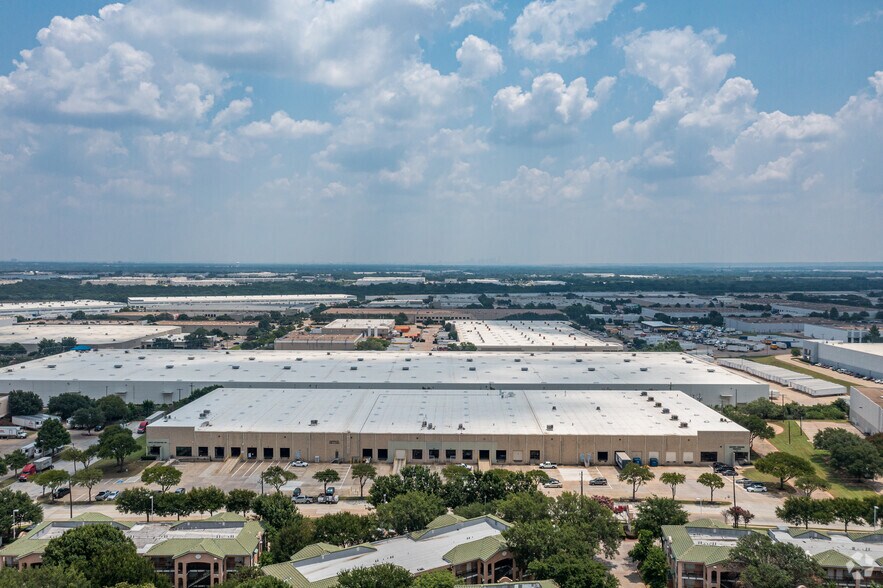 More Photos Of 2740-2760 Regency Dr, Grand Prairie Warehouse For Lease