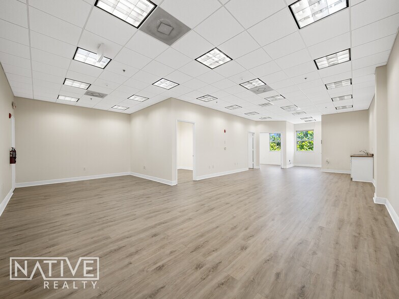 More Photos Of 701 SE 32nd Ct, Fort Lauderdale Flex For Lease