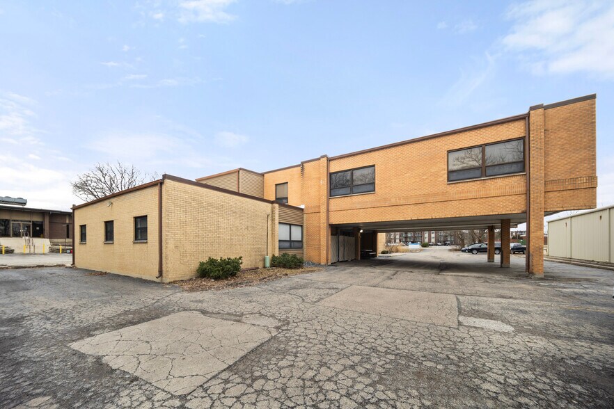 More Photos Of 5413 Walnut Ave, Downers Grove Office For Lease