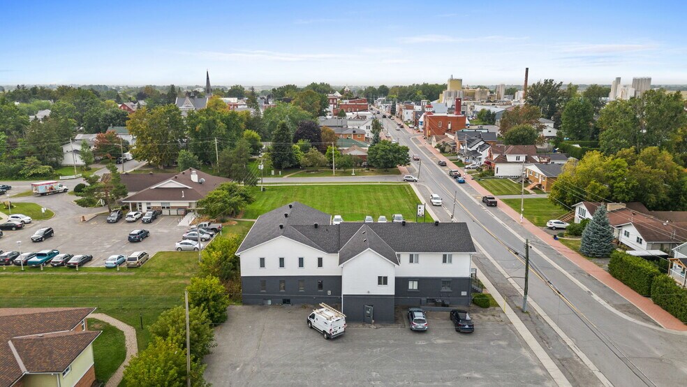 More Photos Of 457 Main St E, Winchester Medical For Sale