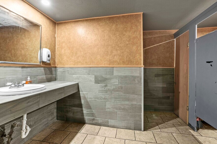 More Photos Of 4620 Tod Ave, East Chicago General Retail For Sale