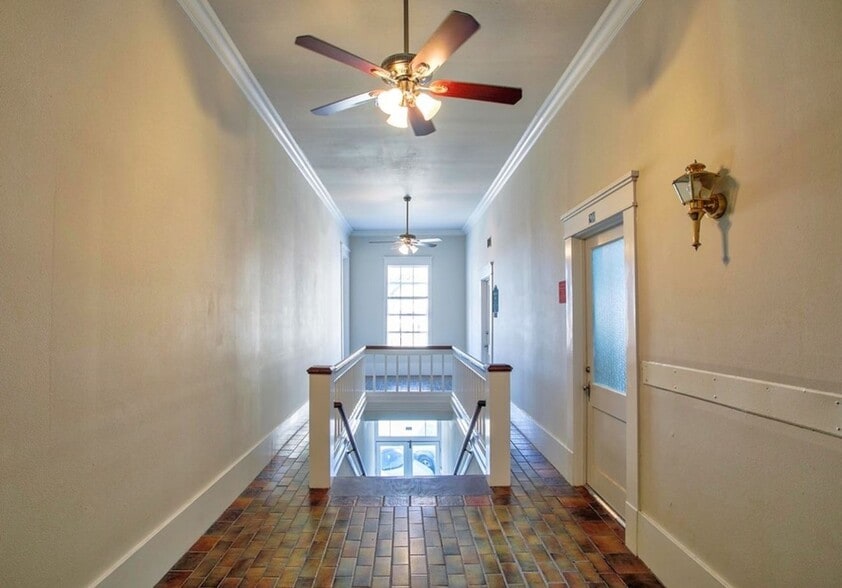 More Photos Of 100-102 E Alamo St, Brenham Office For Lease