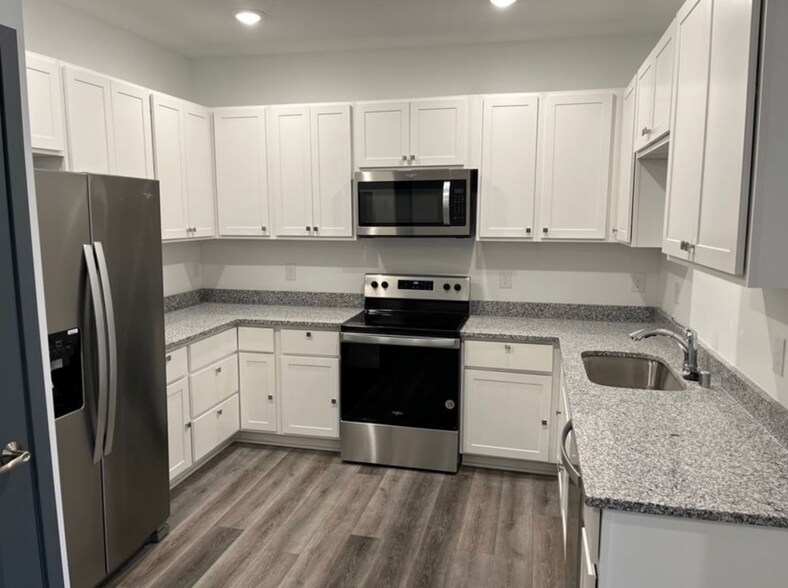 More Photos Of 1922 Wilson Ave, Saint Paul Apartments For Sale