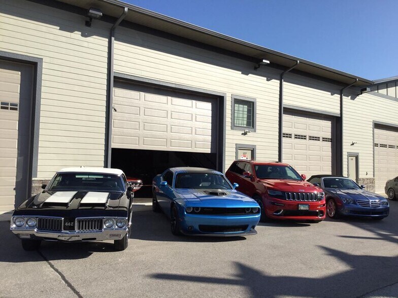 More Photos Of 2108-2260 Ferry Rd, Naperville Showroom For Sale