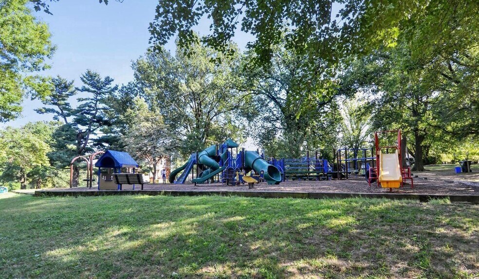 More Photos Of 4535 Avondale St, Bethesda Apartments For Sale