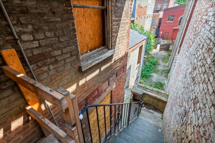 More Photos Of 1648 Vine St, Cincinnati Storefront Retail Residential For Sale