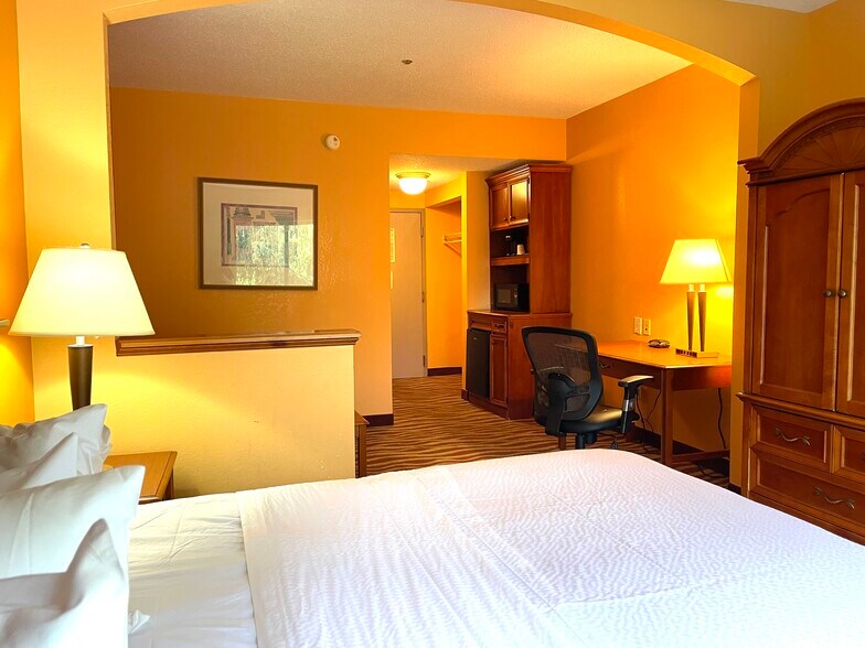 More Photos Of 1606 Central Ave, Albany Hotel For Sale