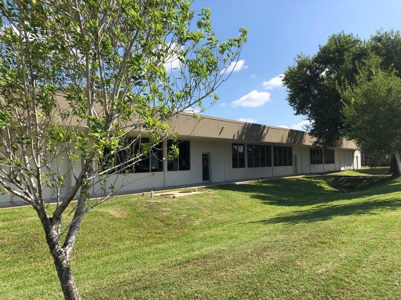 More Photos Of 500 E Hackberry Ave, McAllen Freestanding For Sale