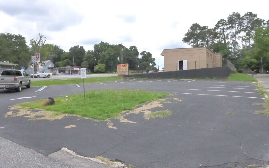 More Photos Of 501 N US 129, Live Oak Freestanding For Sale