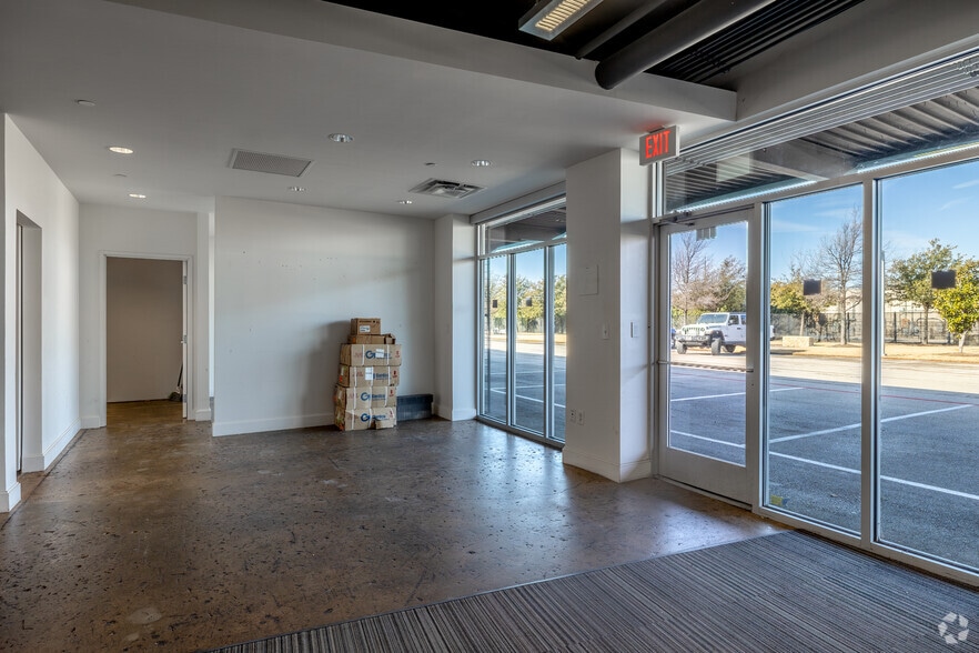 More Photos Of 2001 Irving Blvd, Dallas Showroom For Sale