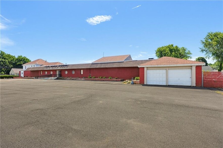 More Photos Of 955 W Shore Rd, Warwick Restaurant For Sale
