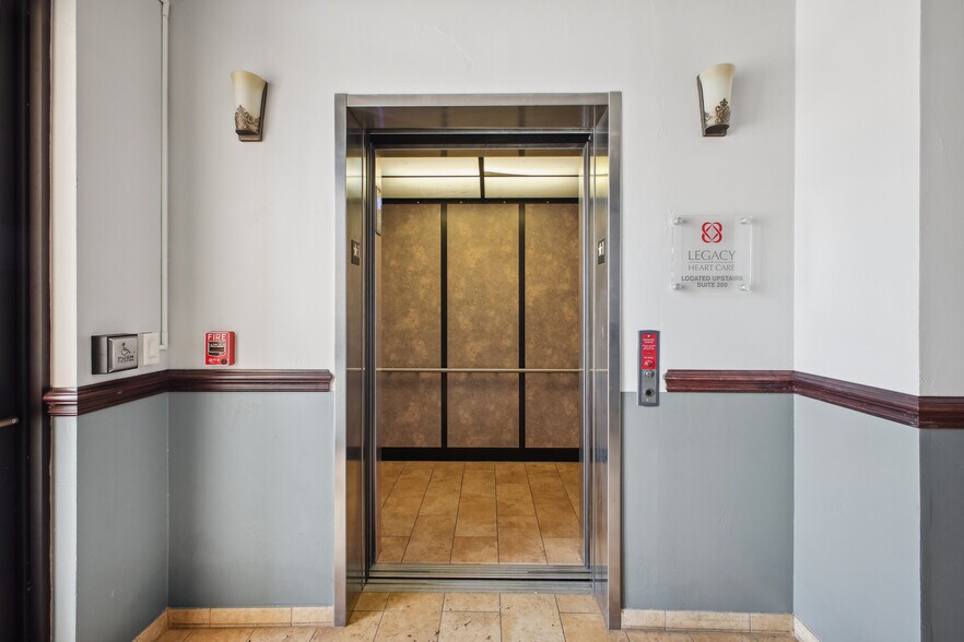 More Photos Of 2 Spurs Ln, San Antonio Office For Sale