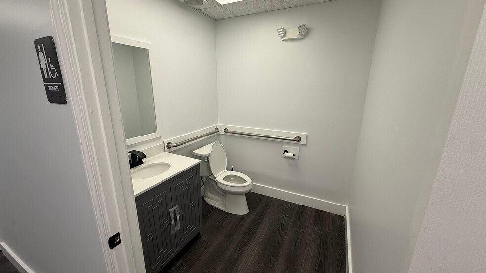 More Photos Of 11801 Brinley Ave, Louisville Medical For Lease