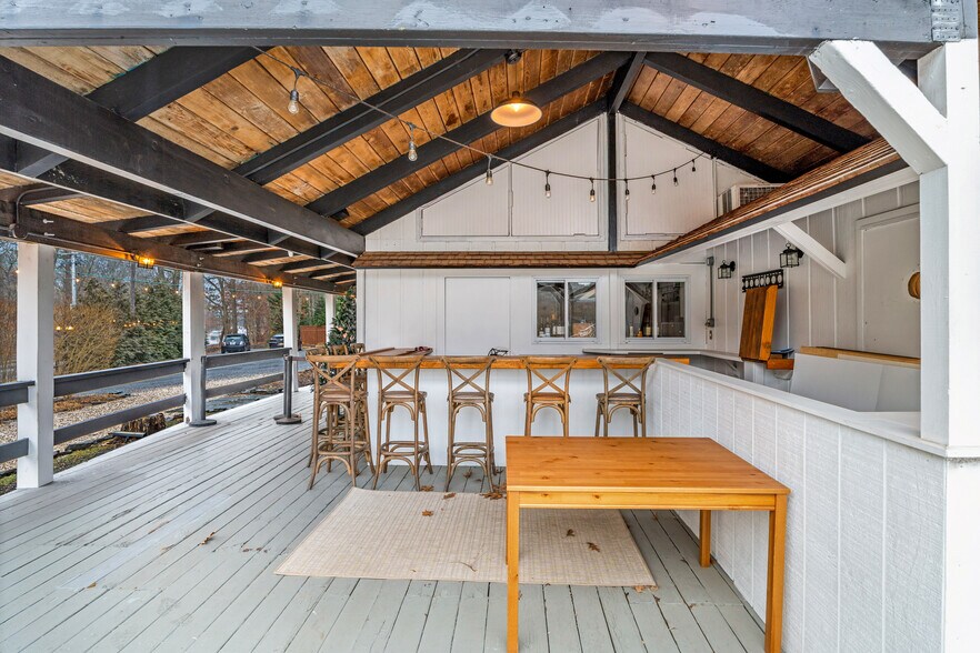 More Photos Of 412 Montauk Hwy, East Quogue Freestanding For Sale