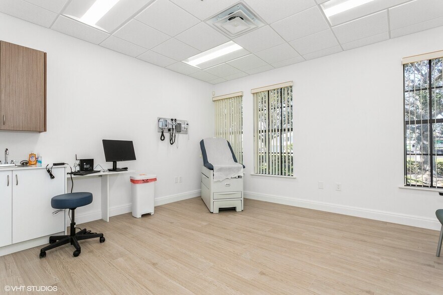 More Photos Of 2520 Tamiami Trl N, Nokomis Medical For Sale