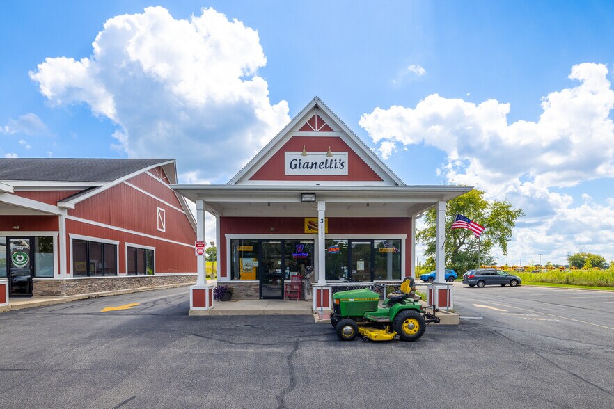 More Photos Of 3103 Il Route 176, Crystal Lake Storefront For Lease