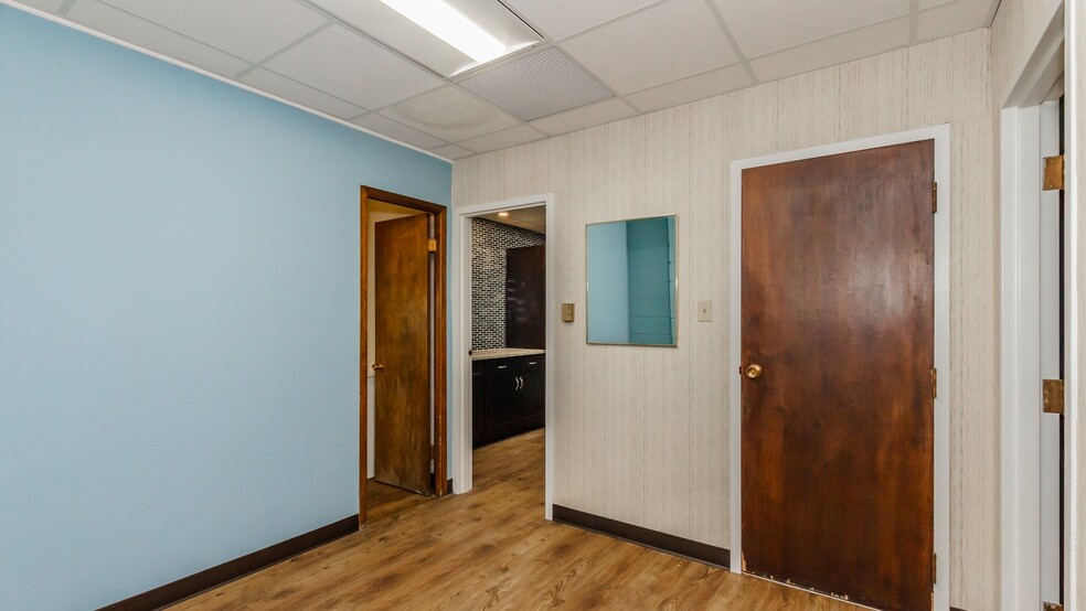More Photos Of 6039 W Belmont Ave, Chicago Medical For Lease
