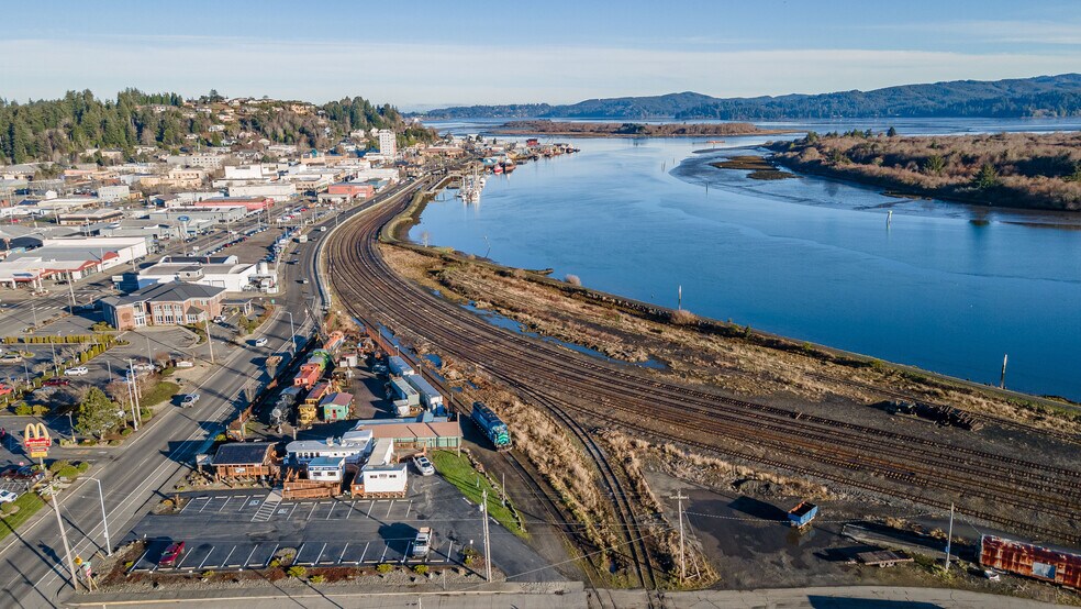More Photos Of 102 Hall Ave, Coos Bay Restaurant For Sale