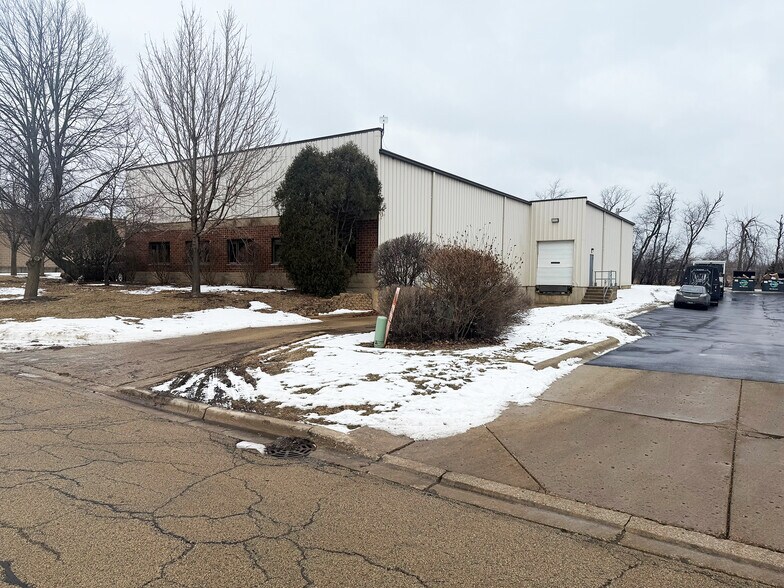 More Photos Of 380 Production Dr, South Elgin Industrial For Sale