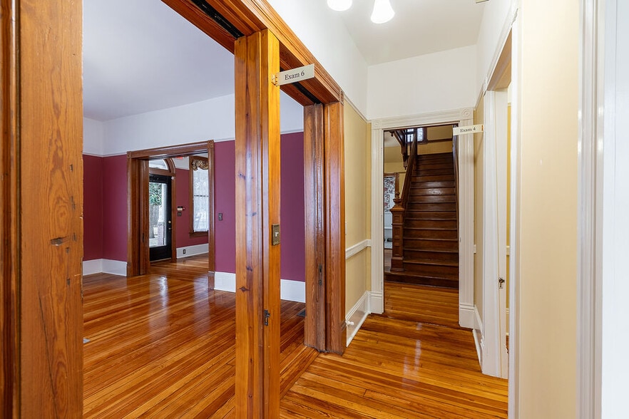 More Photos Of 892 Prince Ave, Athens Medical For Lease