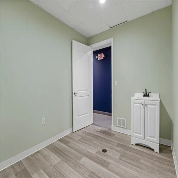 More Photos Of 596 E Main St, Batavia Freestanding For Lease