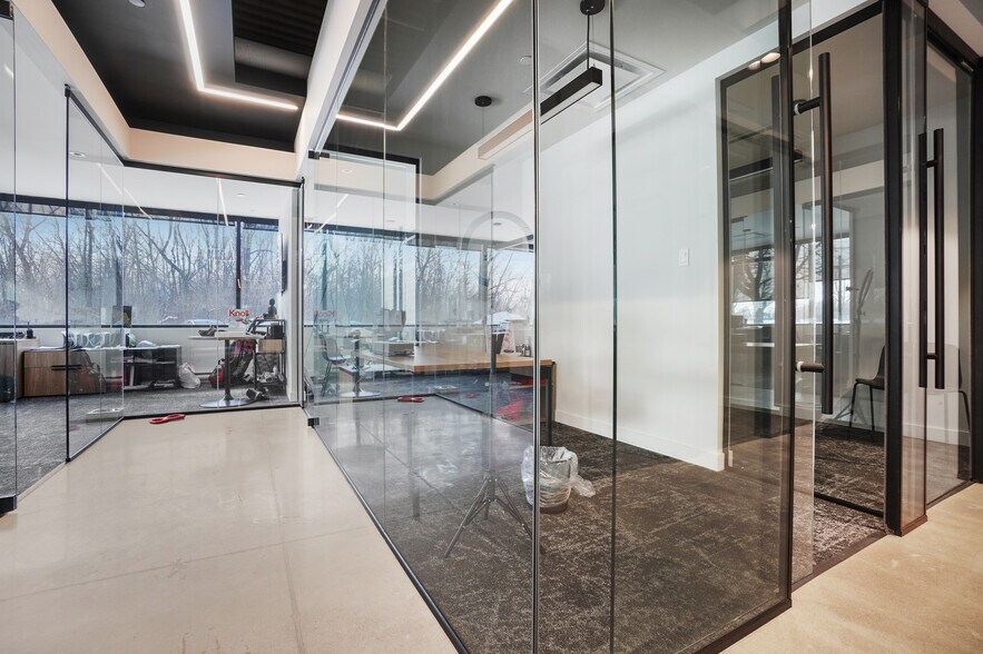 More Photos Of 2351 Boul Fernand-Lafontaine, Longueuil Manufacturing For Sale