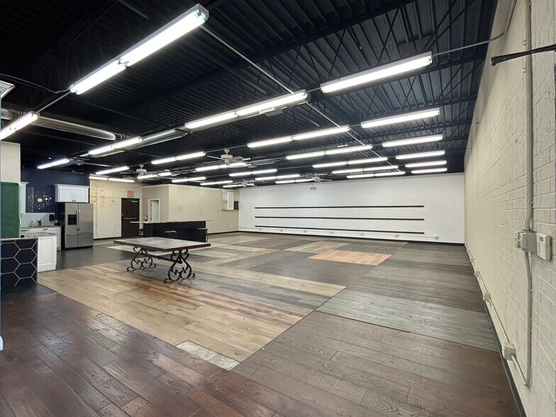 More Photos Of 1109 Dallas Dr, Denton General Retail For Lease